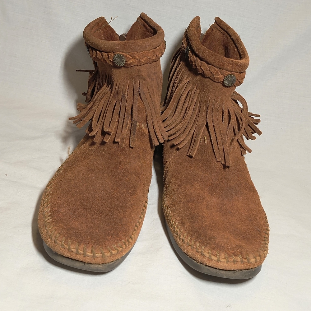Minnetonka Size 8 Fringe Moccasin Ankle Boots